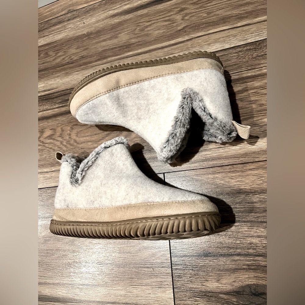 dluxe by dearfoams Women's Dolly Felted Bootie Slippers - Size Medium (7-8)